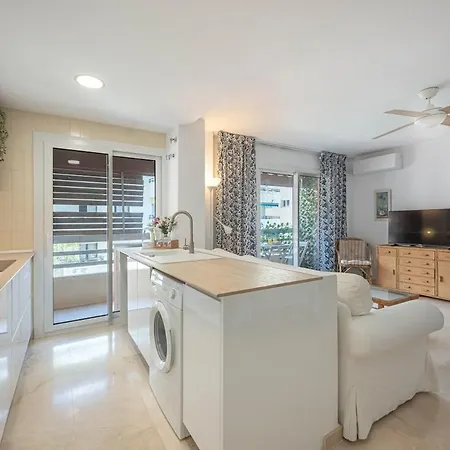 Wonderful Flat Withterrace And Community Pool Apartment