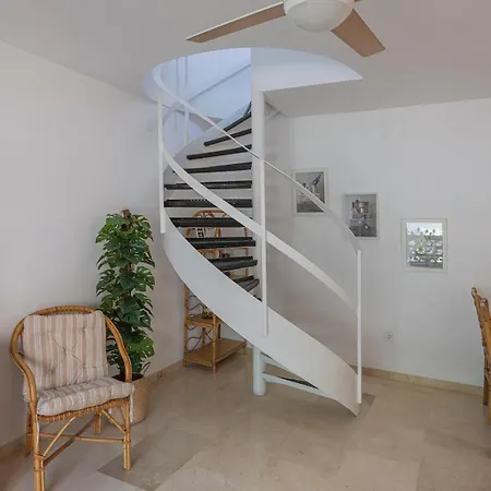 Wonderful Flat Withterrace And Community Pool Apartment *